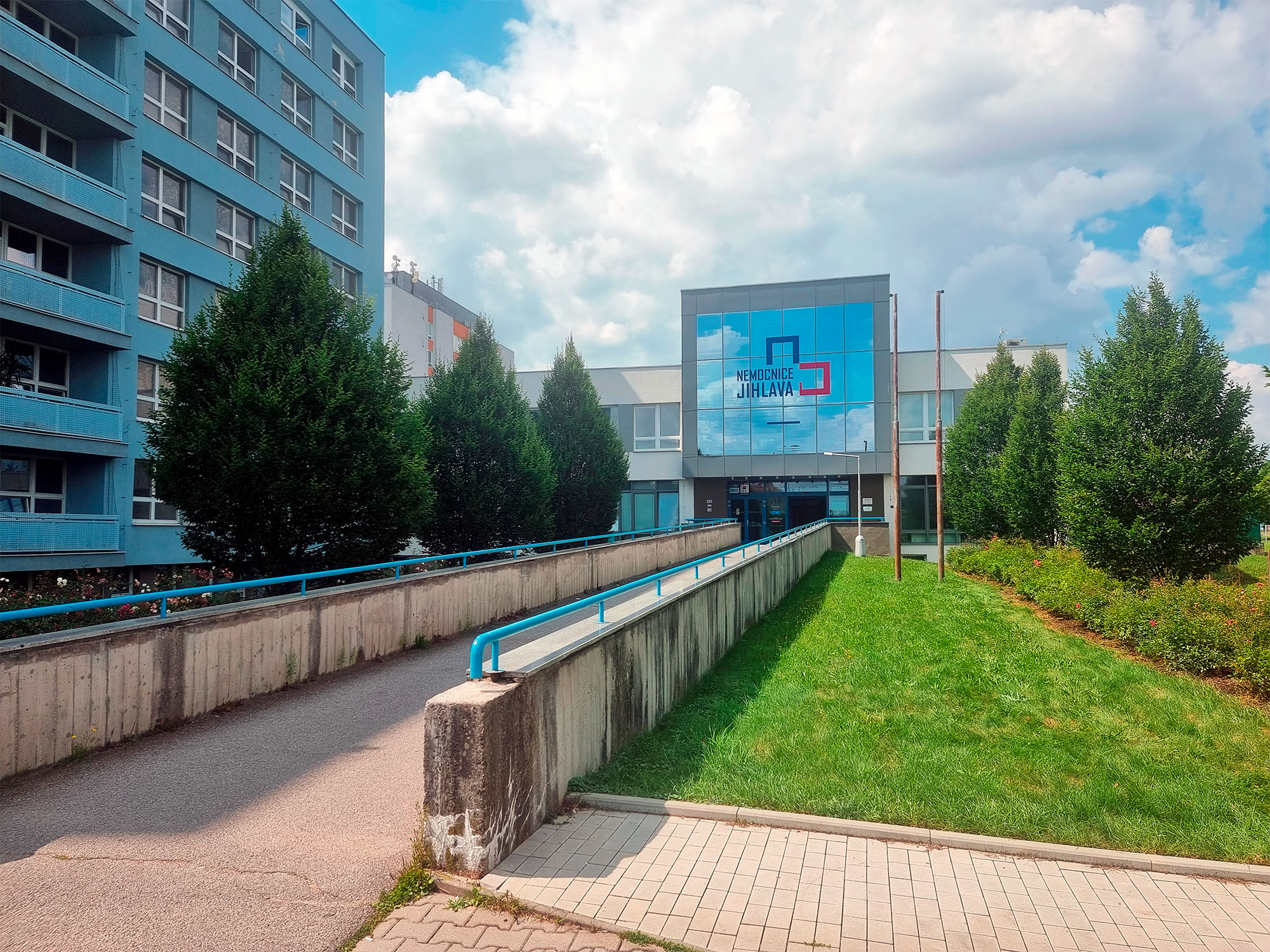 Jihlava Hospital building – main entrance