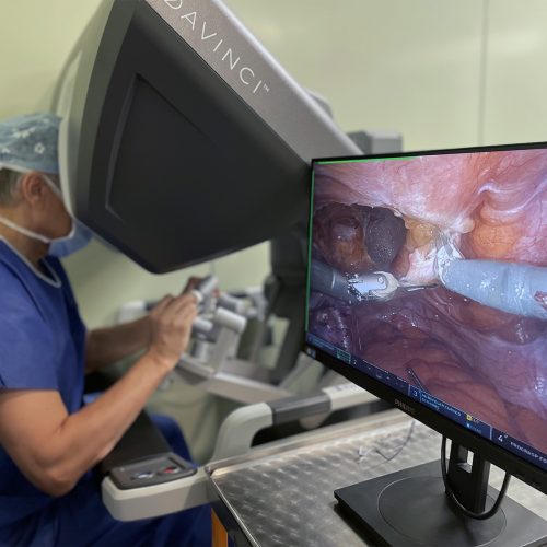 Robot v Jihlavě slaví rok, odoperoval téměř dvě stovky pacientů